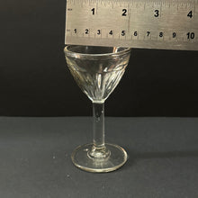 Load image into Gallery viewer, Single French Antique Bistro Wine Glass (1)